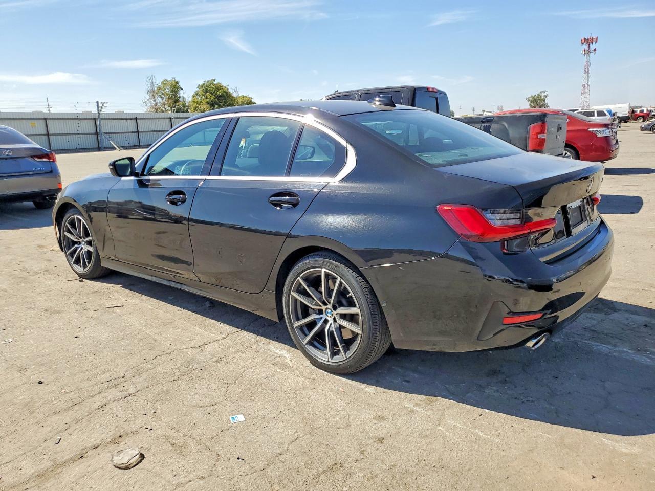 2020 BMW 330I - zdjęcie 2