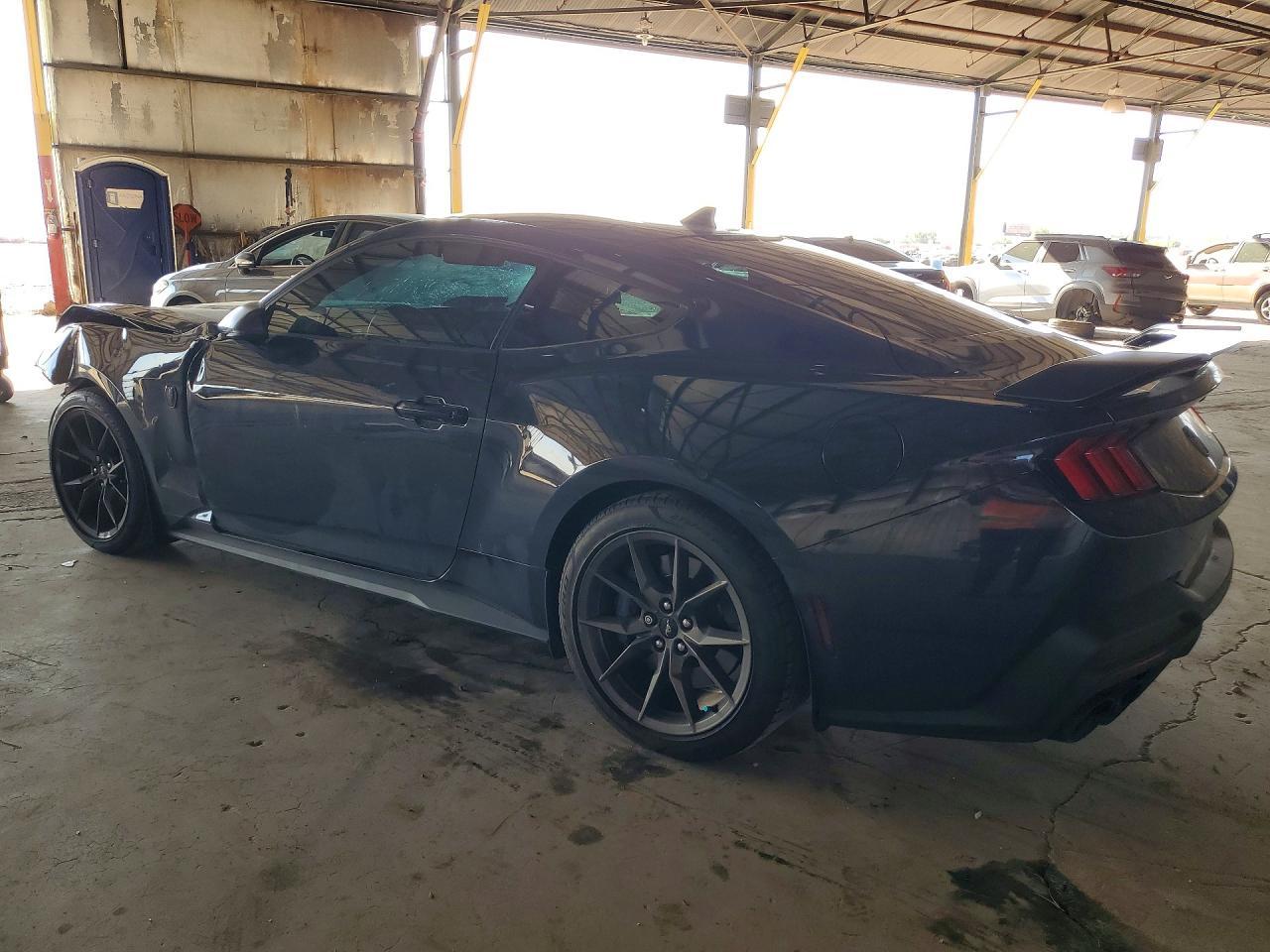 2024 Ford Mustang Dark Horse - zdjęcie 2