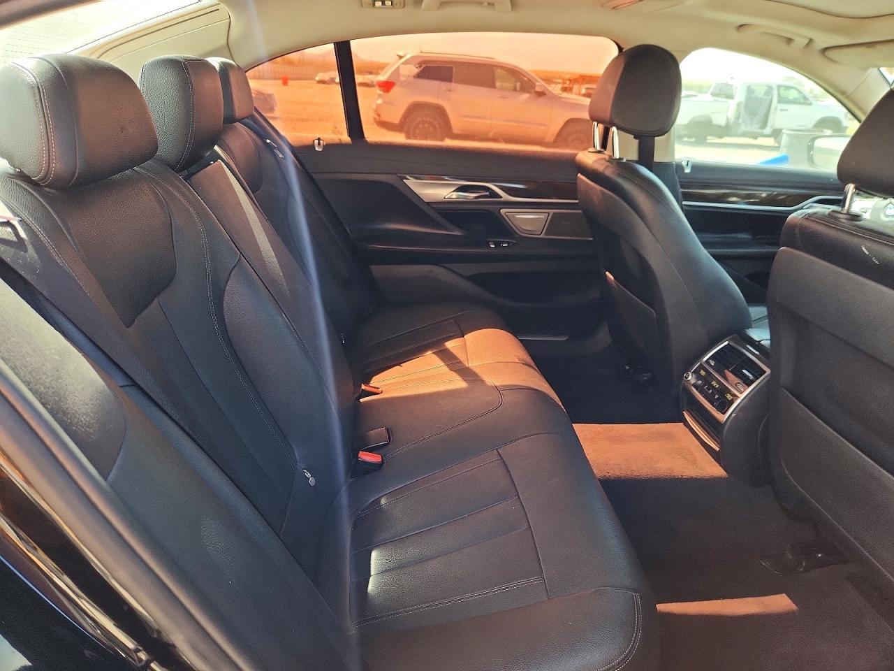 2016 BMW 740 I - zdjęcie 10