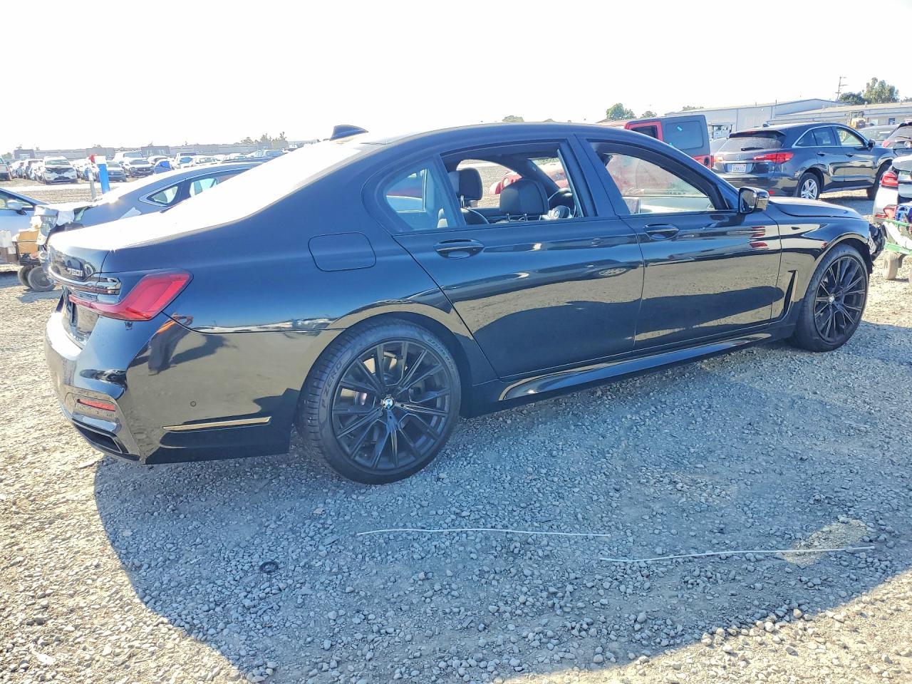 2021 BMW 750 Xi - zdjęcie 3