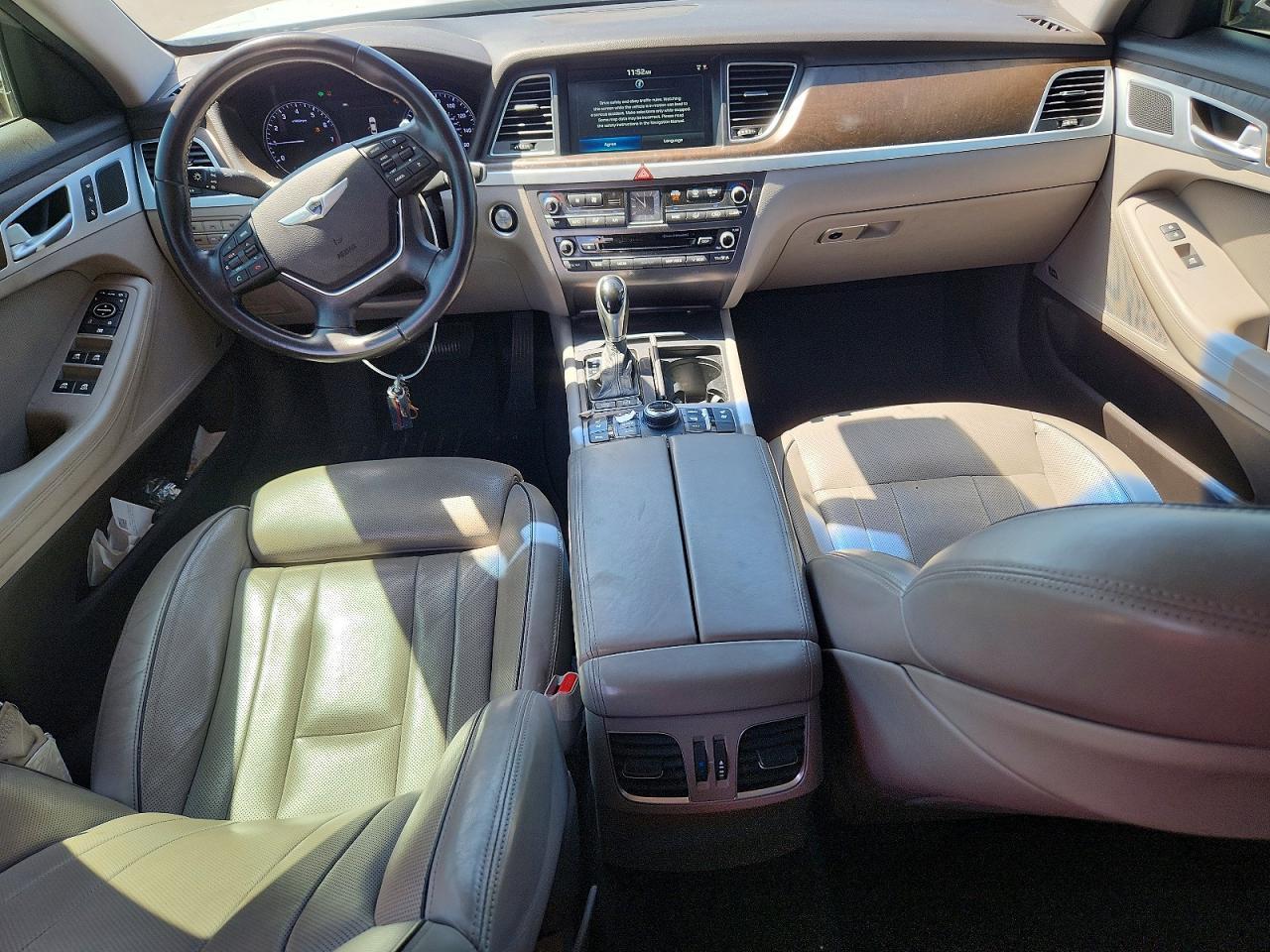 2015 Hyundai Genesis 3.8L - zdjęcie 8