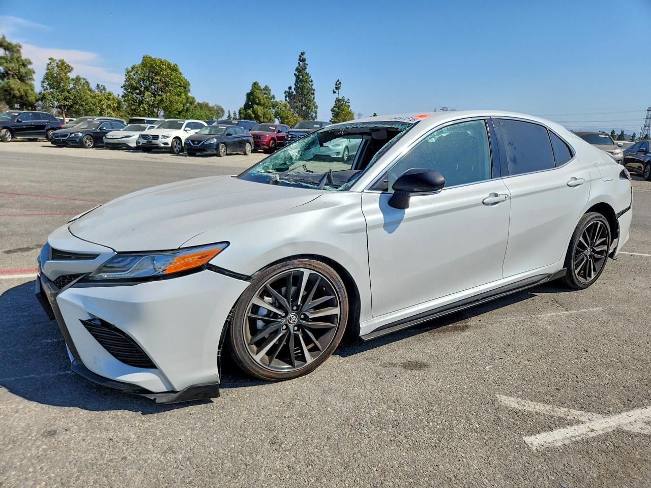 2020 Toyota Camry Xse - zdjęcie główne