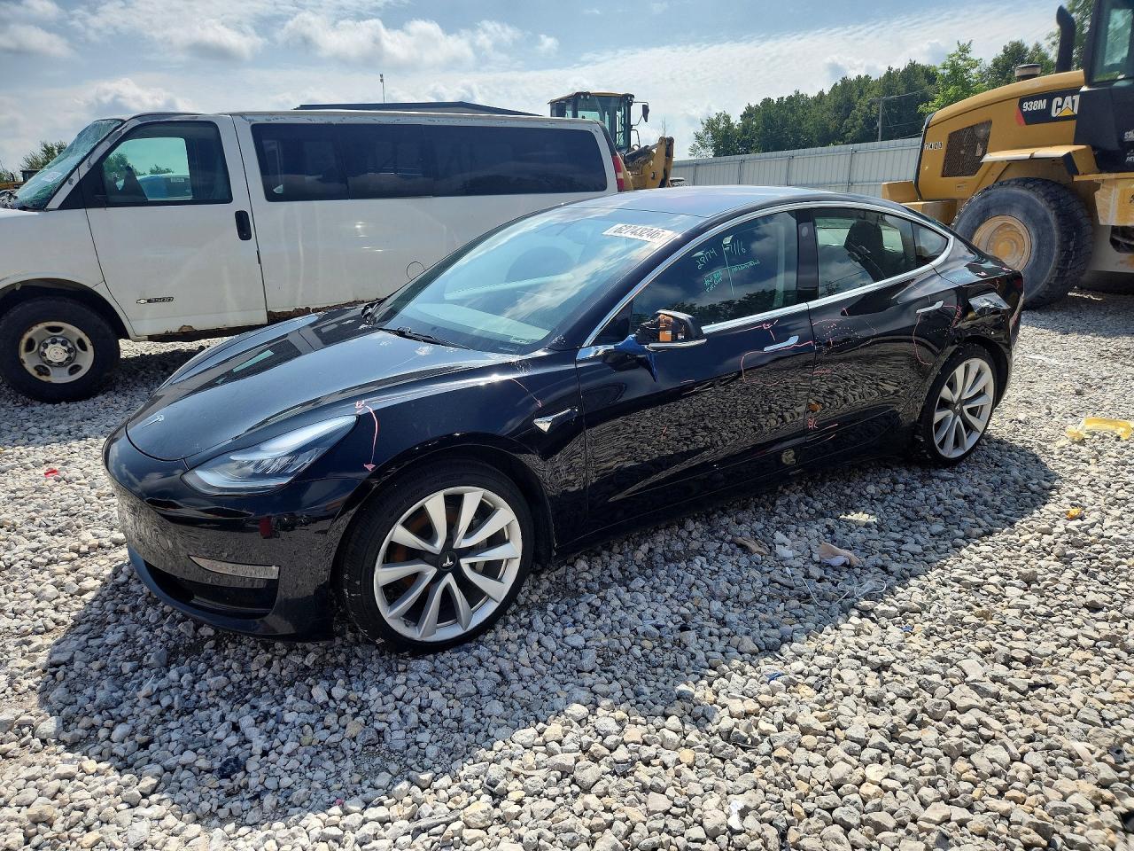 2018 Tesla Model 3 - zdjęcie główne
