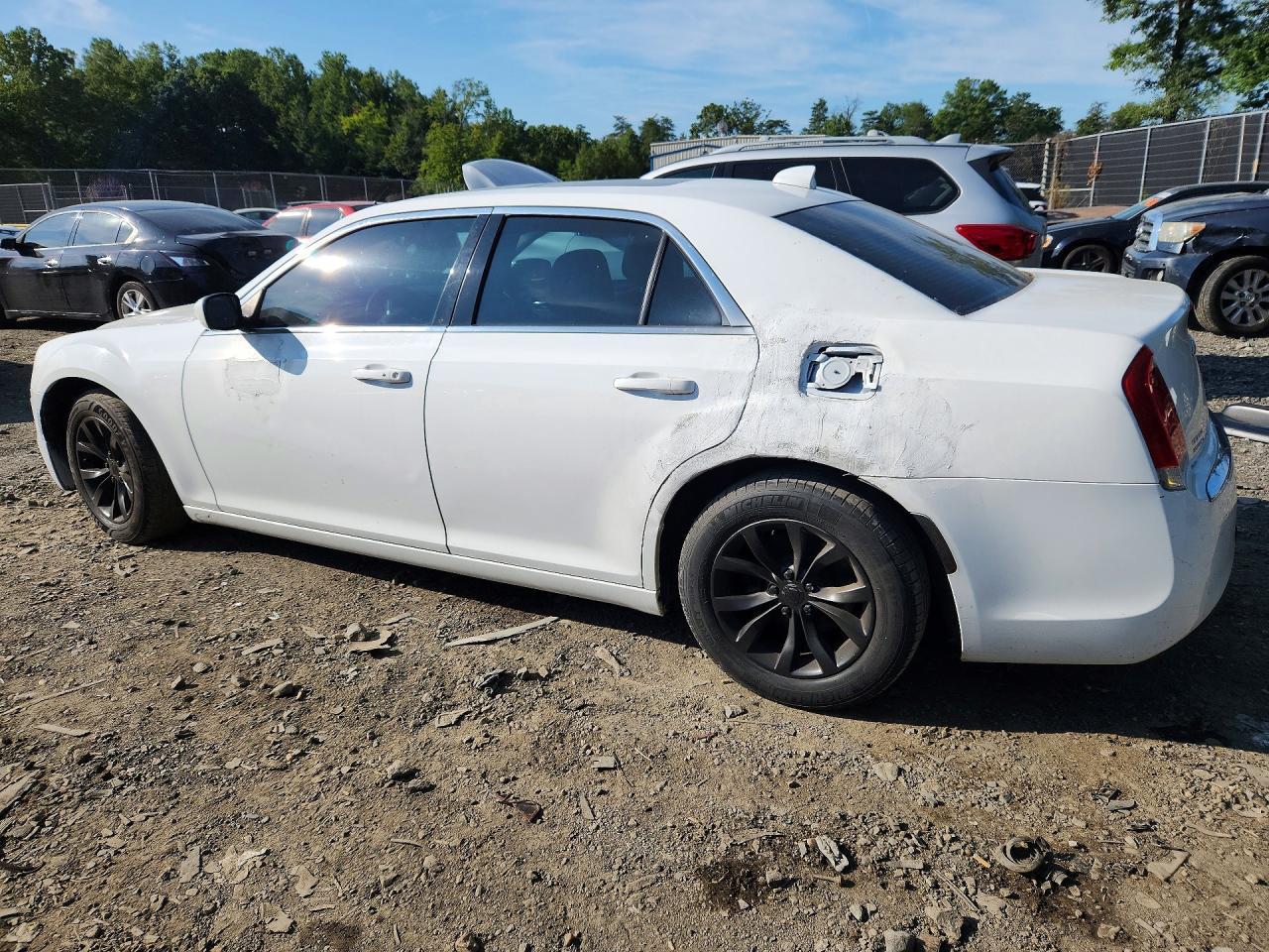 2016 Chrysler 300 Limited - zdjęcie 2