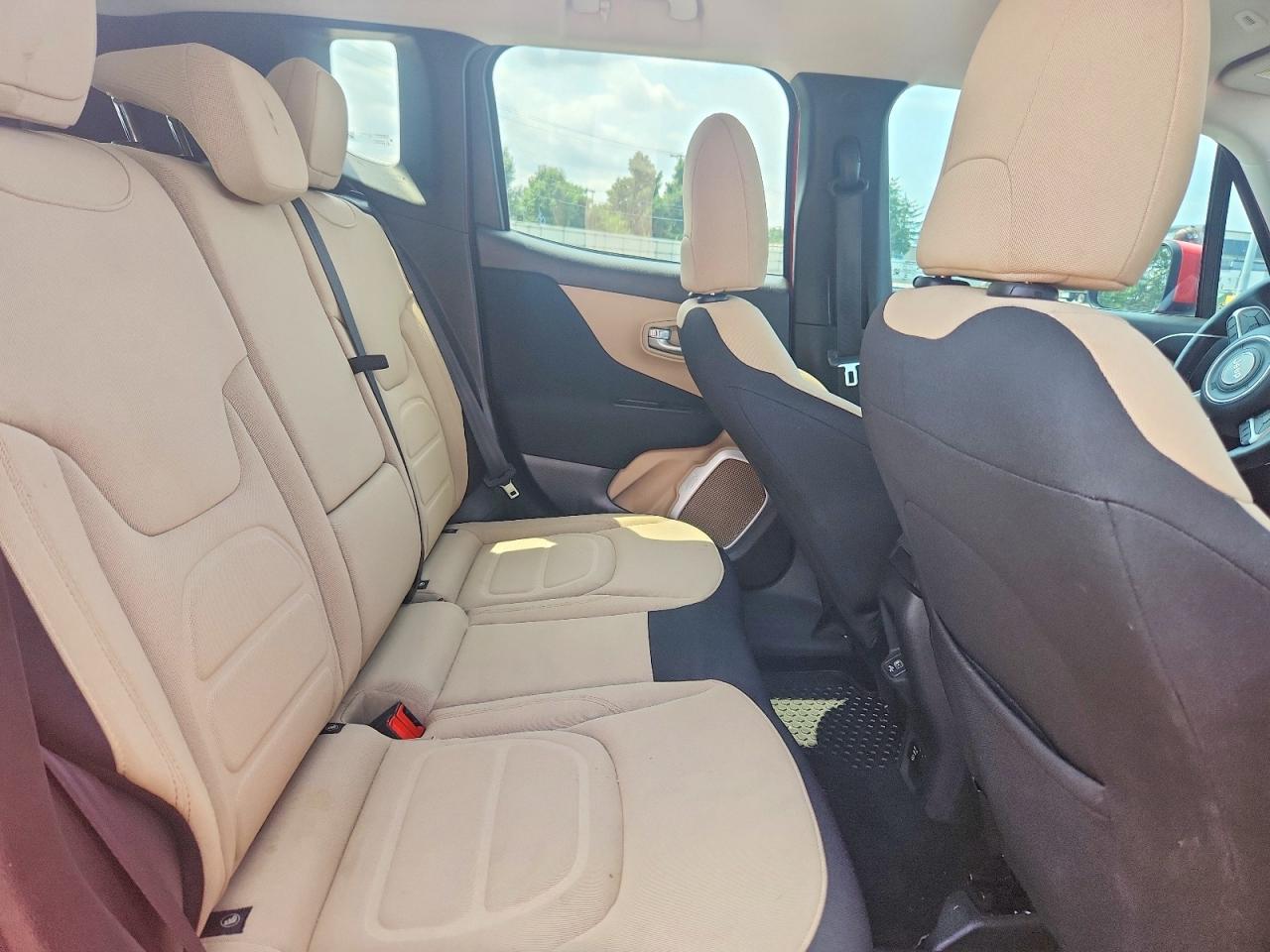 2018 Jeep Renegade Latitude - zdjęcie 11