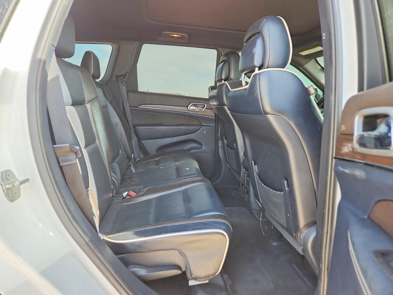 2015 Jeep Grand Cherokee Overland - zdjęcie 11
