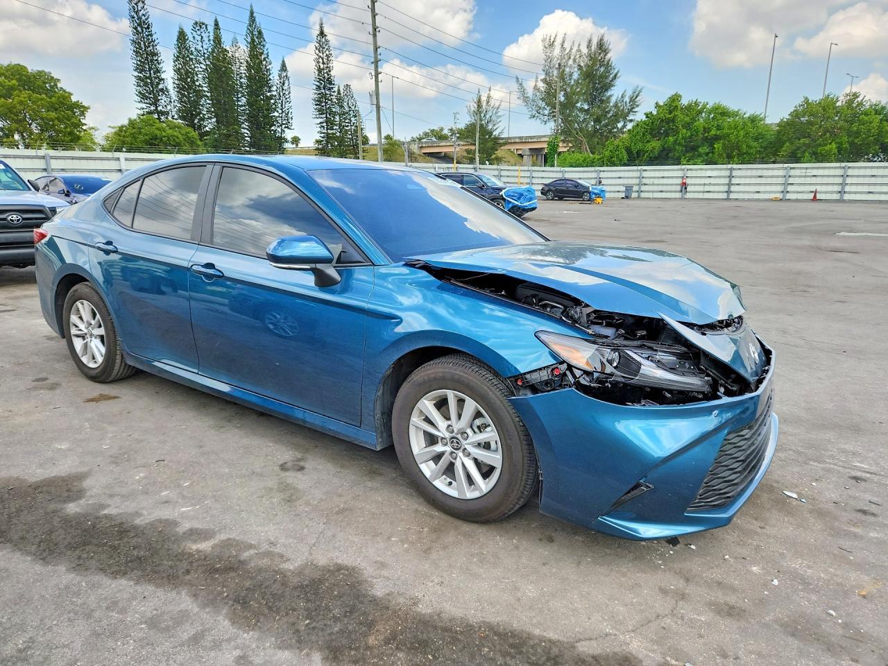 2026 Toyota Camry Le - zdjęcie 4