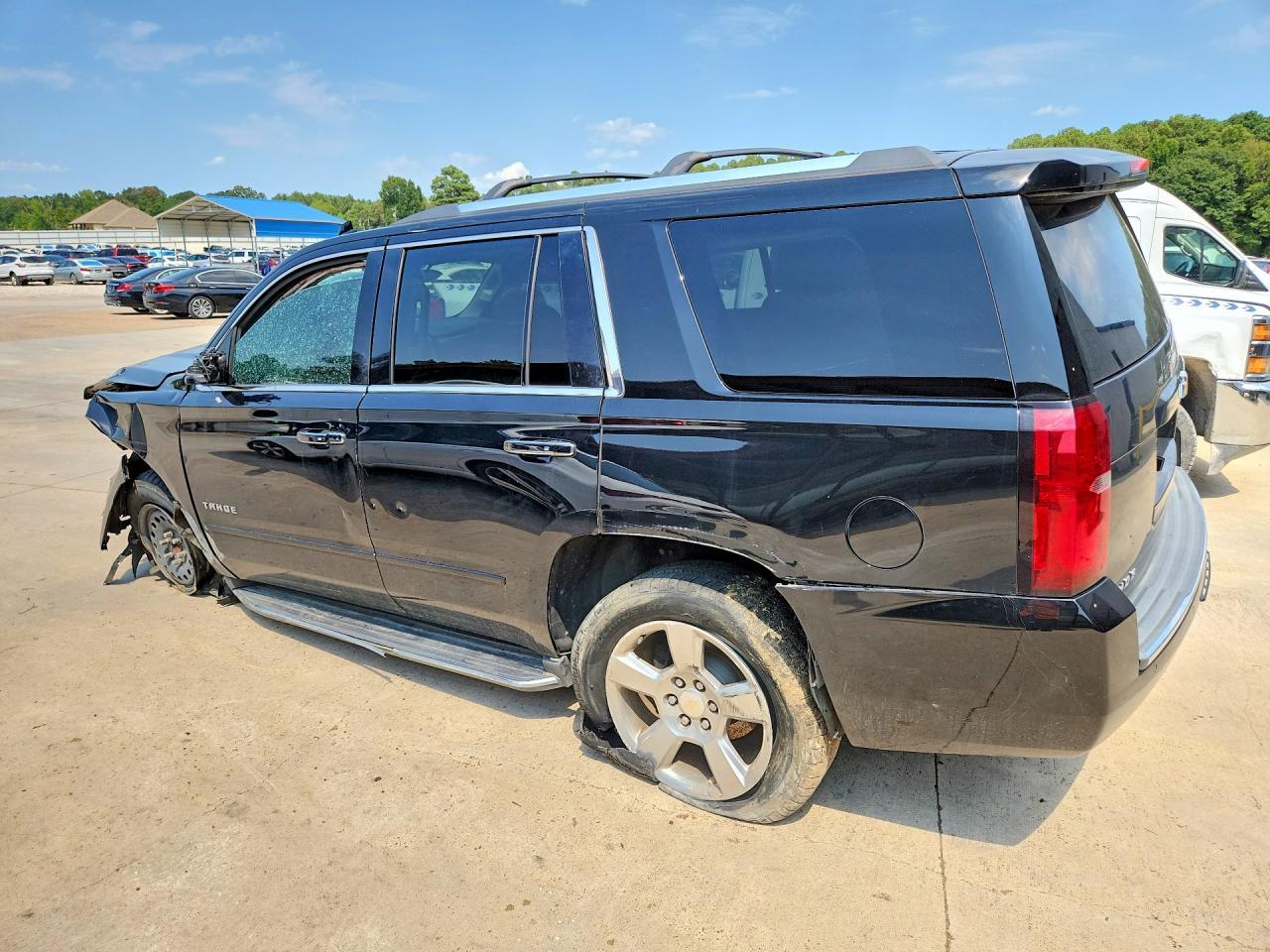 2018 Chevrolet Tahoe C1500 Premier - zdjęcie 2