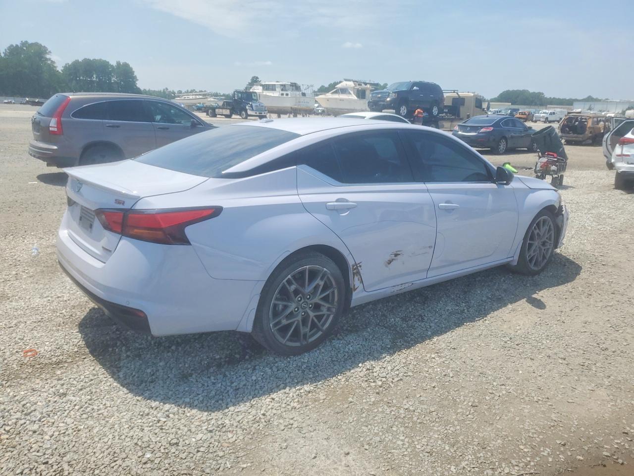 2024 Nissan Altima Sr - zdjęcie 3