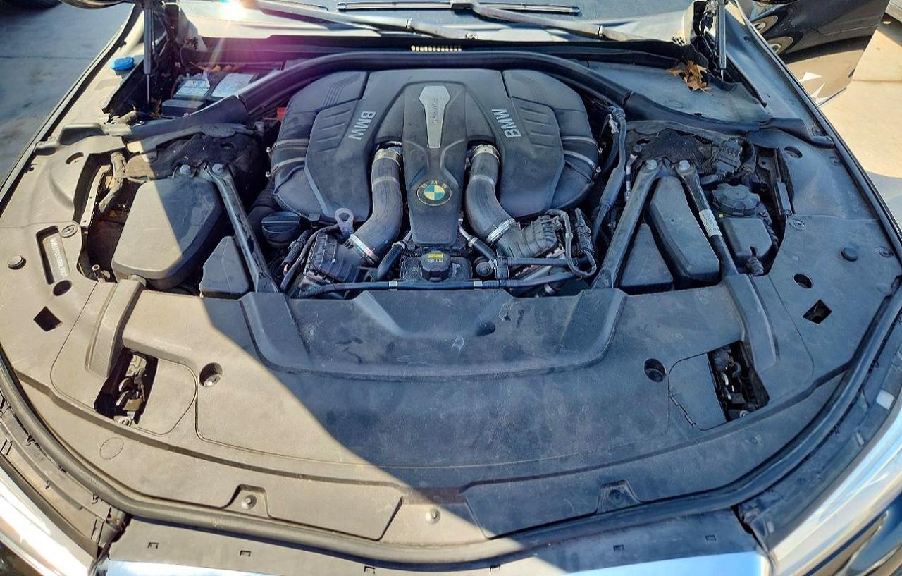 2016 BMW 750 I - zdjęcie 11