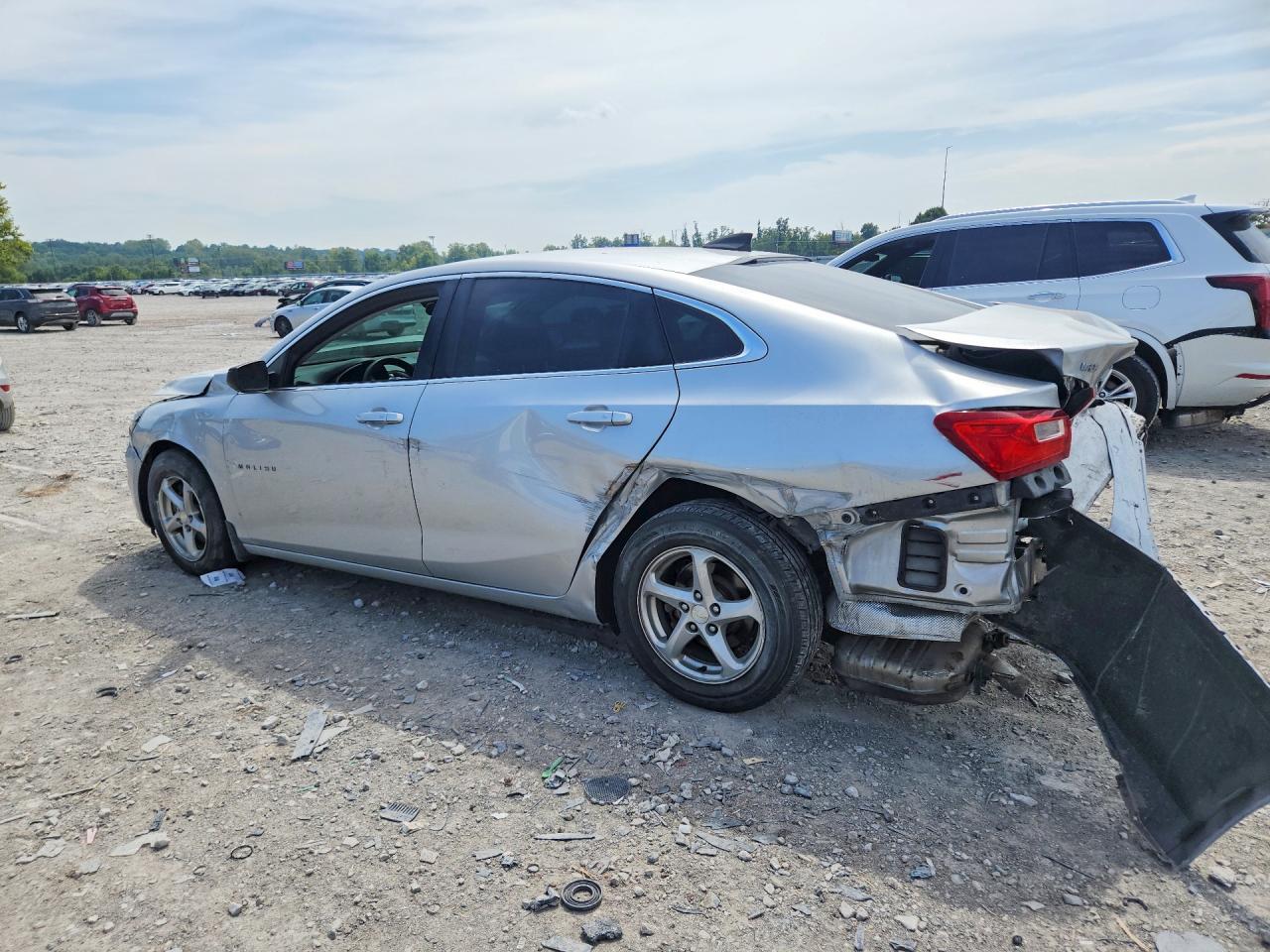 2017 Chevrolet Malibu Ls - zdjęcie 2