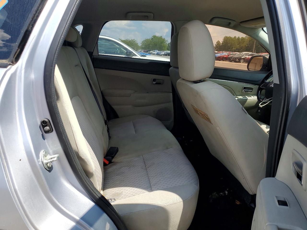 2017 Mitsubishi Outlander Sport Es - zdjęcie 11