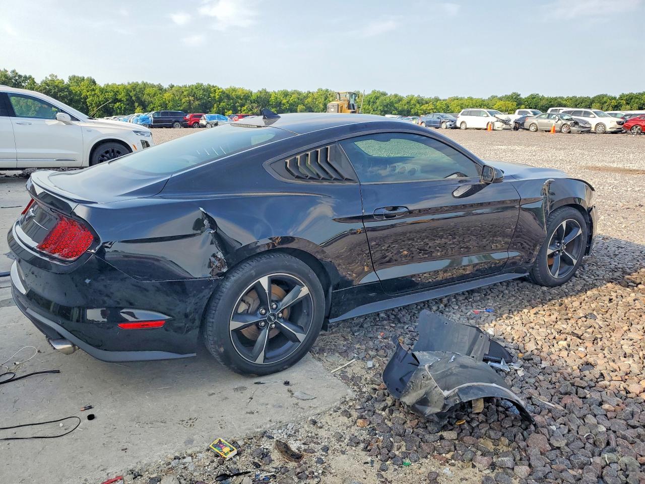 2020 Ford Mustang - zdjęcie 3