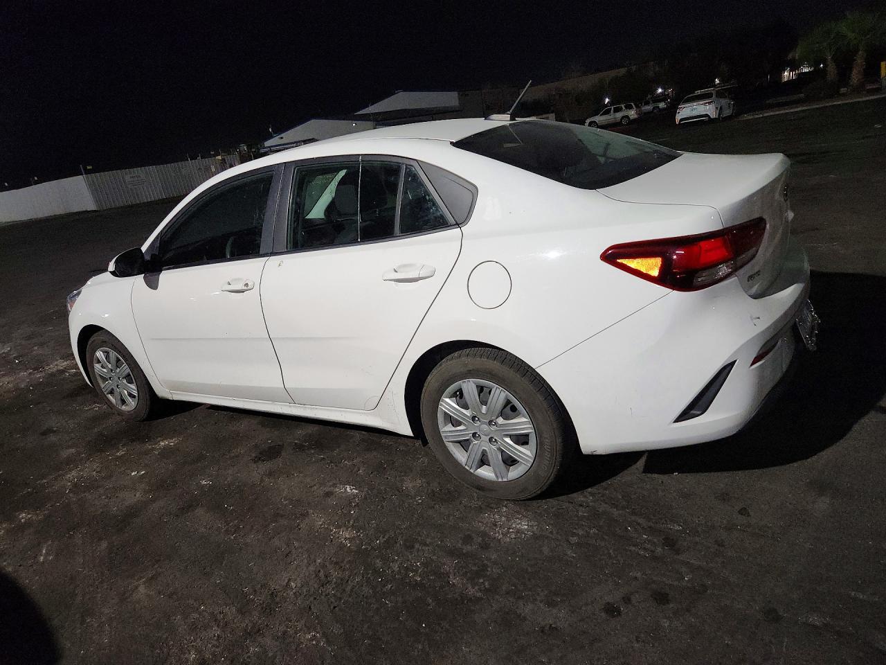 2021 Kia Rio S - zdjęcie 2