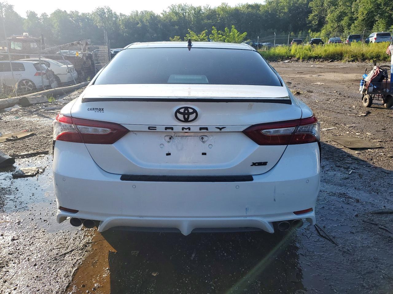 2019 Toyota Camry Xse - zdjęcie 6