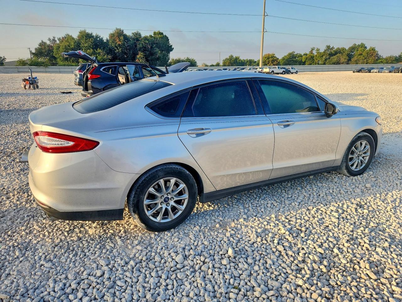 2015 Ford Fusion S - zdjęcie 3