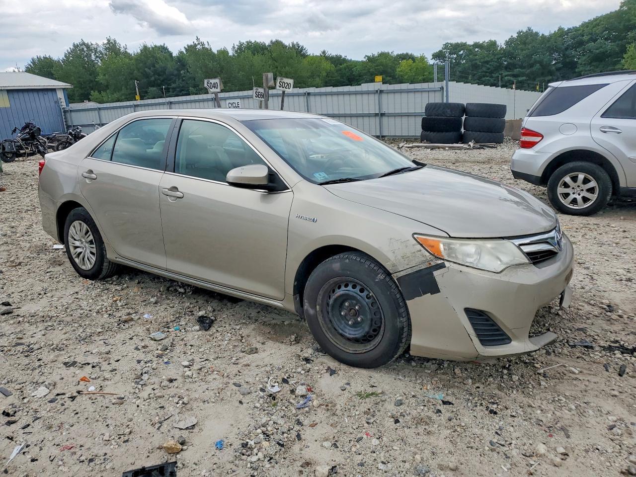 2014 Toyota Camry Hybrid Le - zdjęcie 4