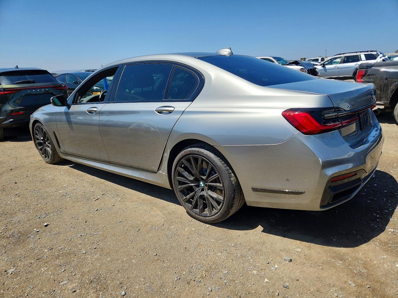 2022 BMW Seria 7 750i - zdjęcie 2