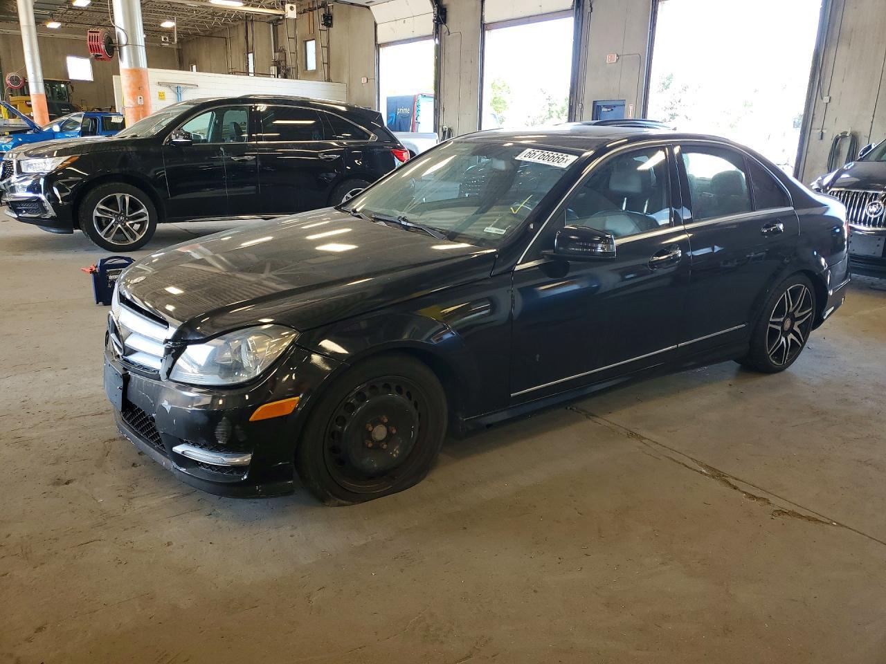2013 Mercedes-Benz C 300 4Matic - zdjęcie główne