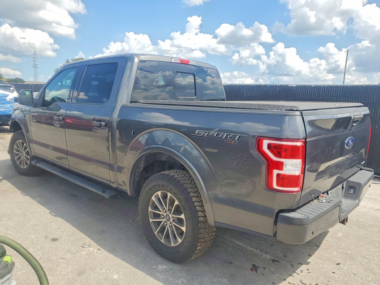 2020 Ford F150 Supercrew - zdjęcie 2