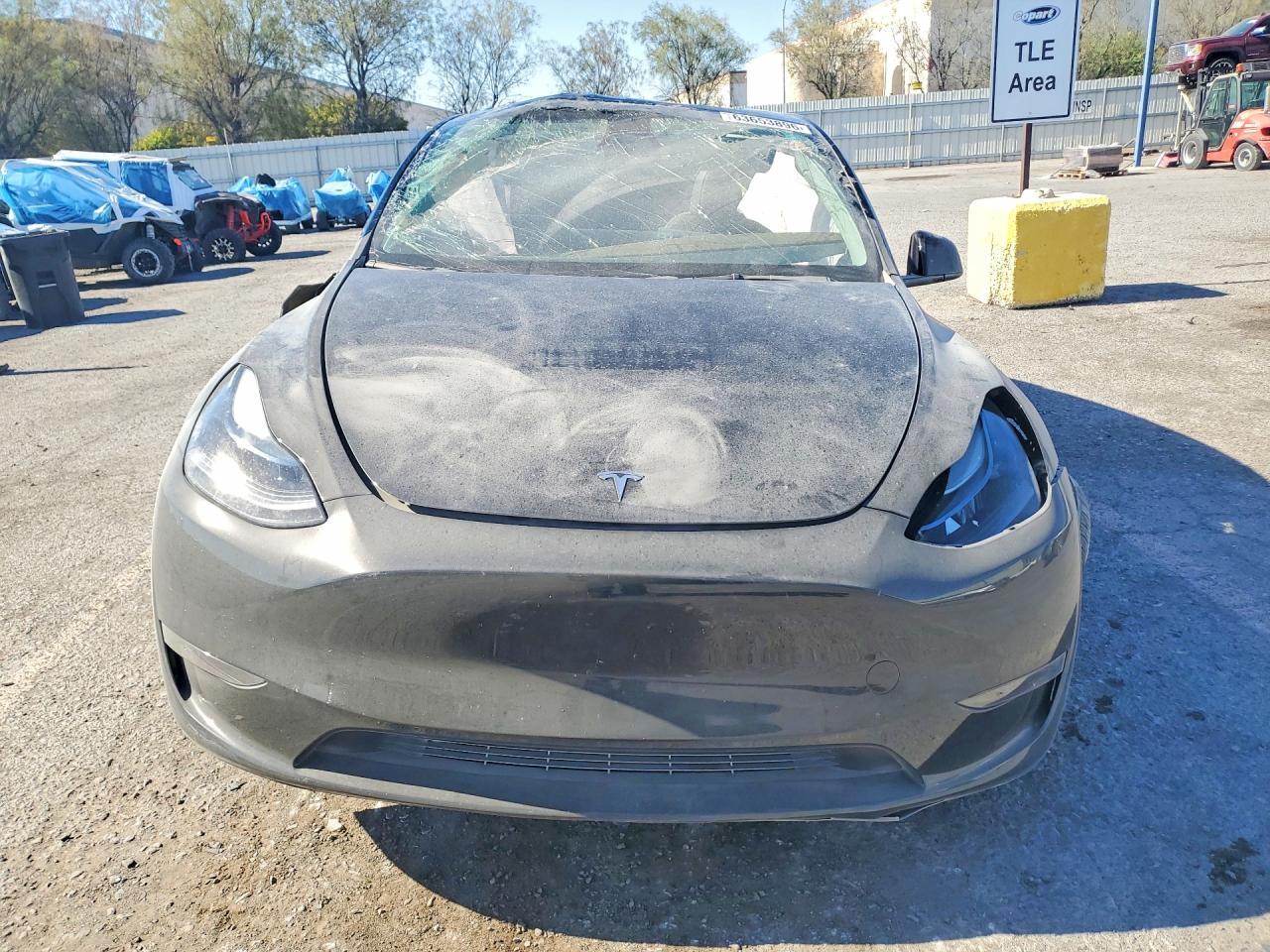 2024 Tesla Model Y - zdjęcie 5