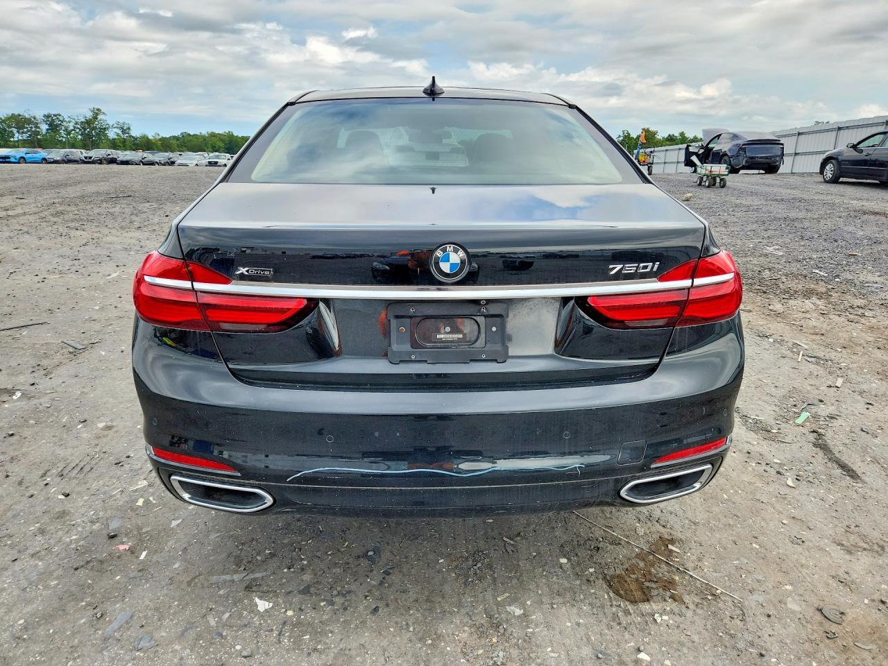 2016 BMW Seria 7 750i - zdjęcie 6