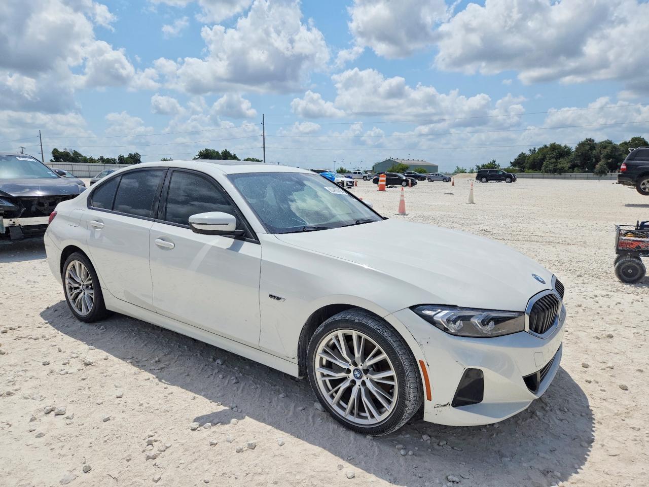 2023 BMW 330E - zdjęcie 4
