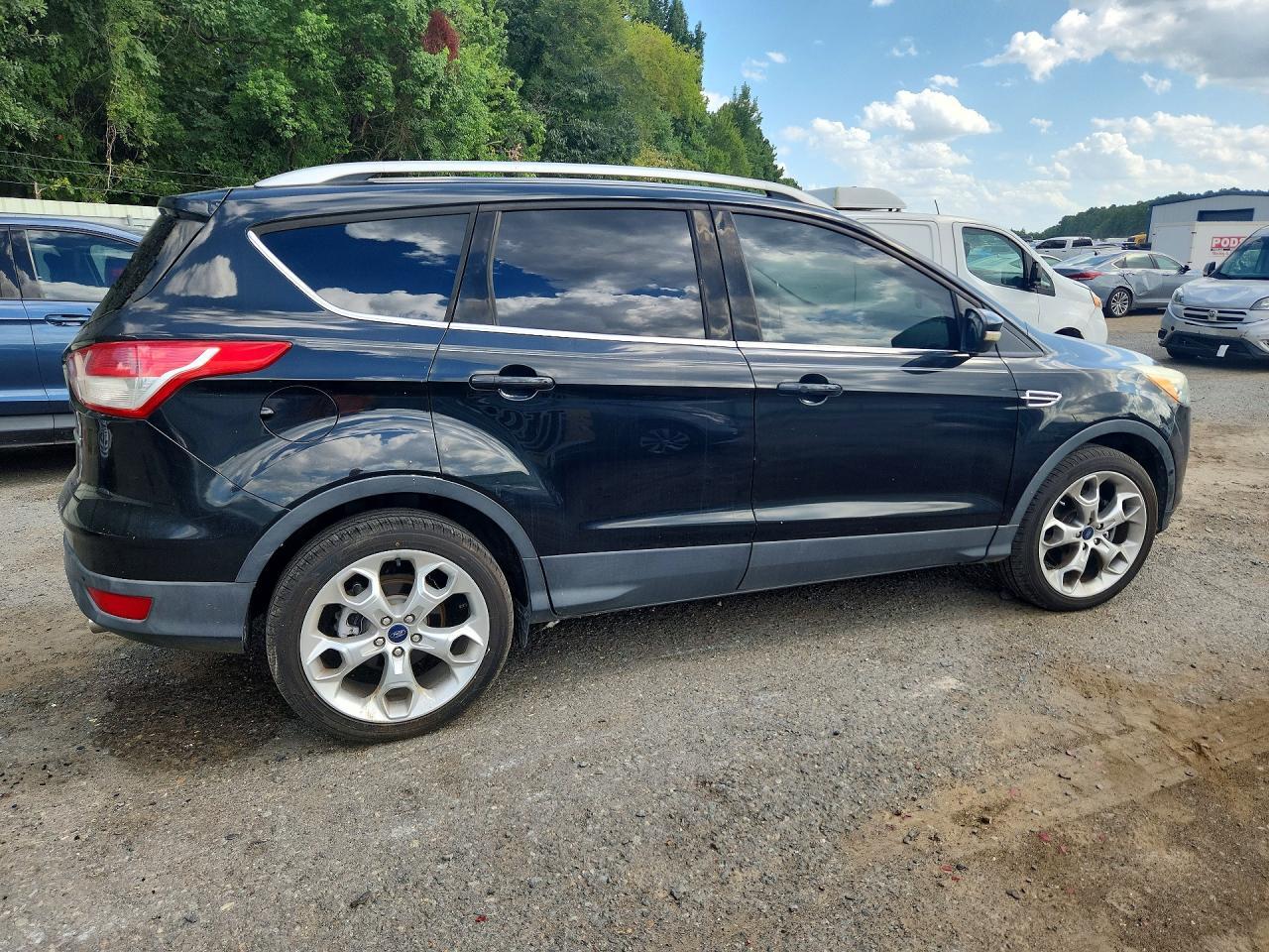 2014 Ford Escape Titanium - zdjęcie 3