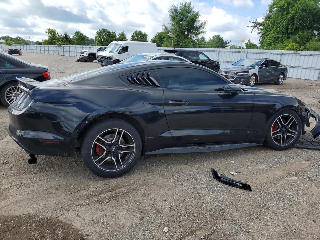 2017 Ford Mustang - zdjęcie 3
