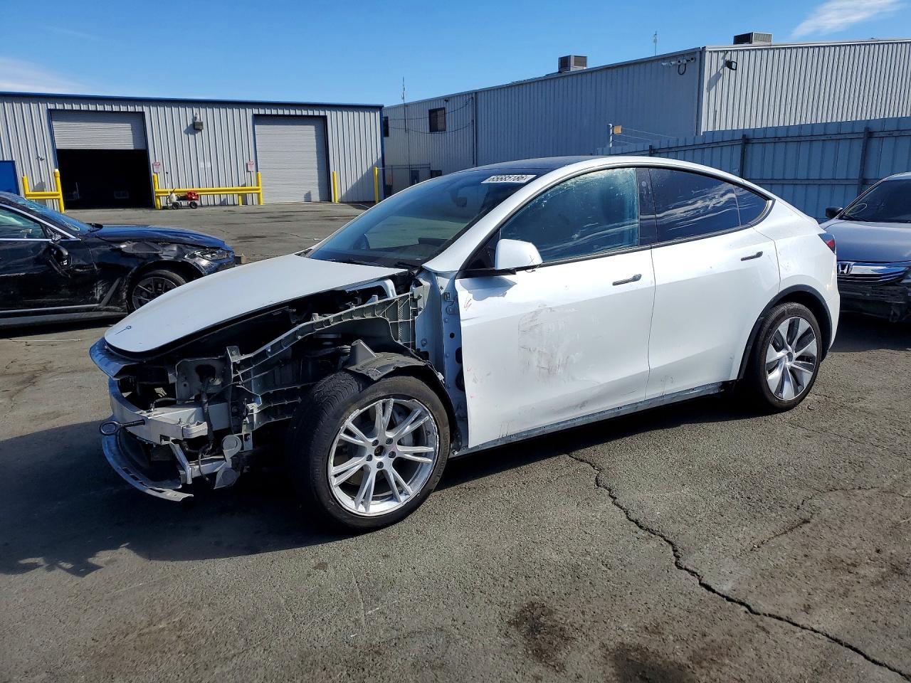 2023 Tesla Model Y - zdjęcie główne