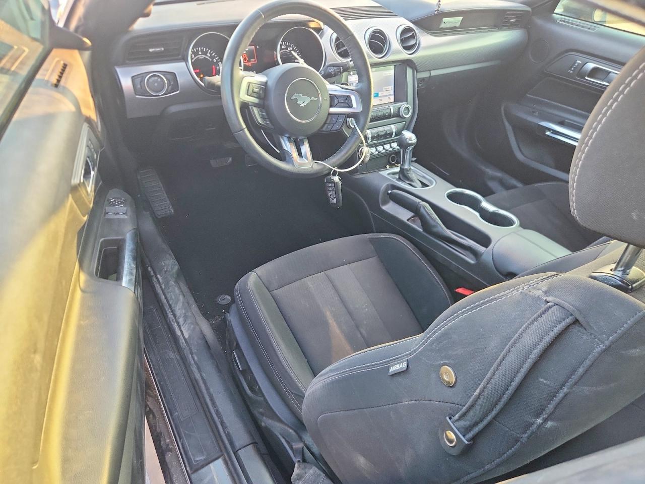 2019 Ford Mustang - zdjęcie 8