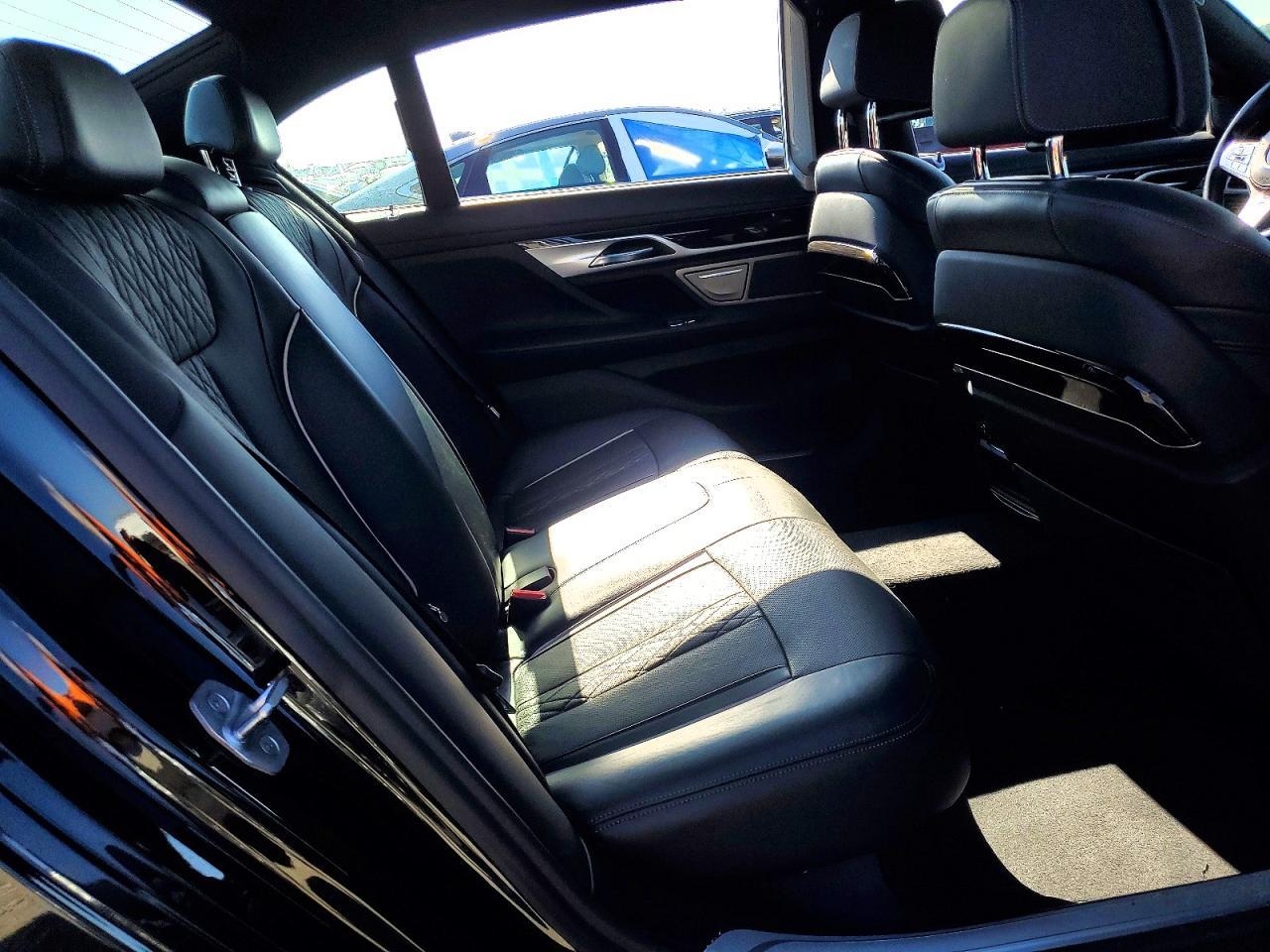 2021 BMW 750 Xi - zdjęcie 10