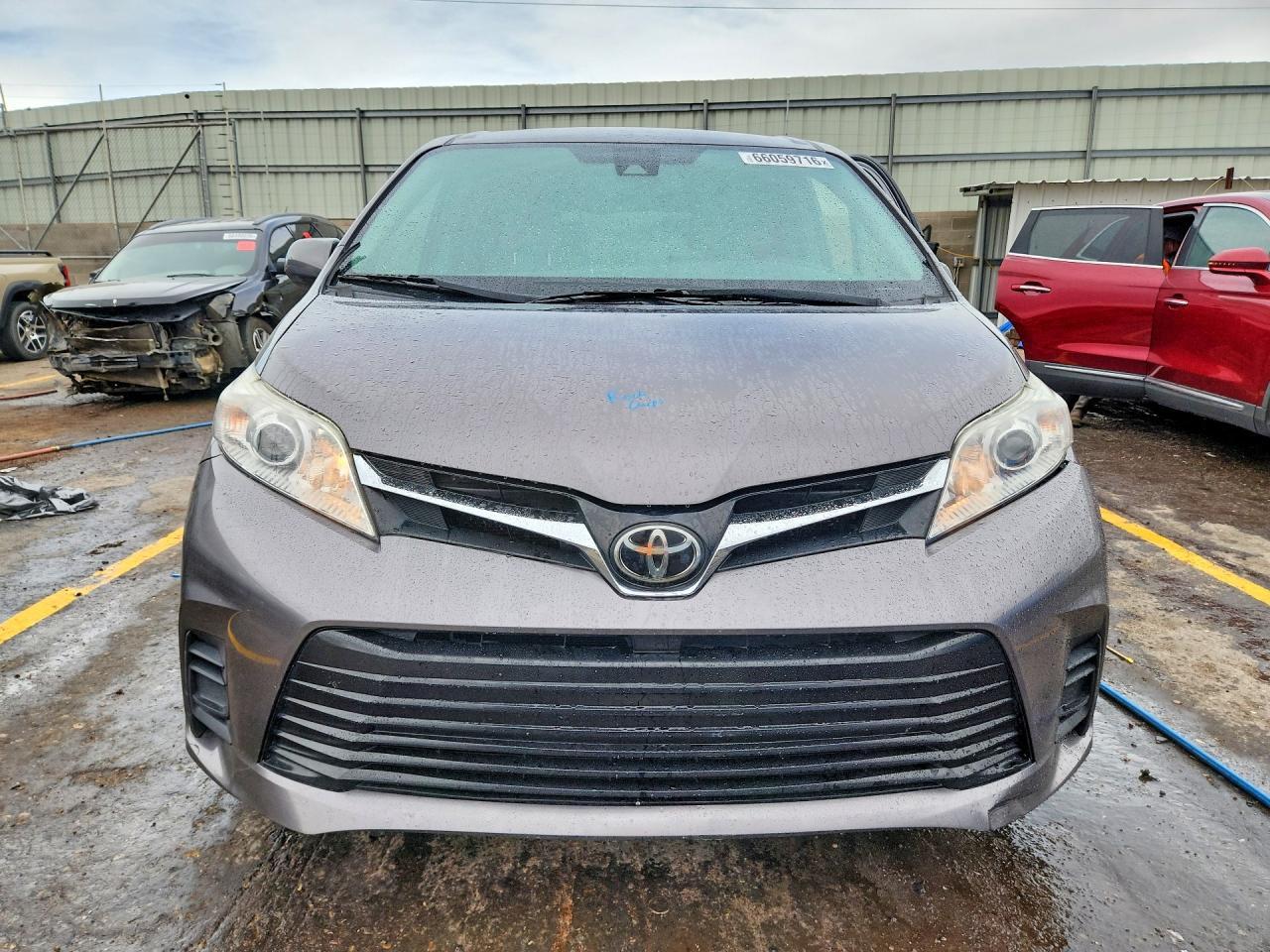 2018 Toyota Sienna Le - zdjęcie 5