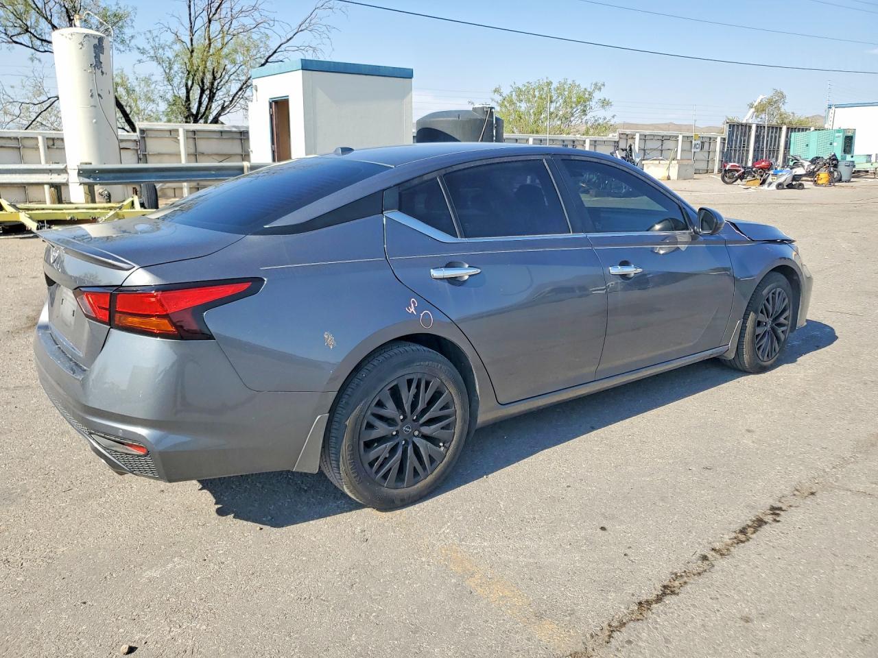 2025 Nissan Altima Sv - zdjęcie 3