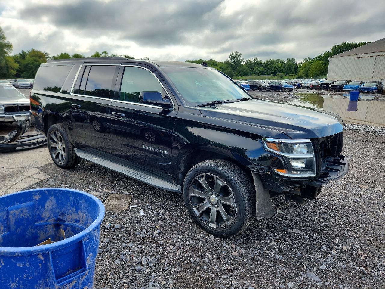2015 Chevrolet Suburban K1500 Lt - zdjęcie 4