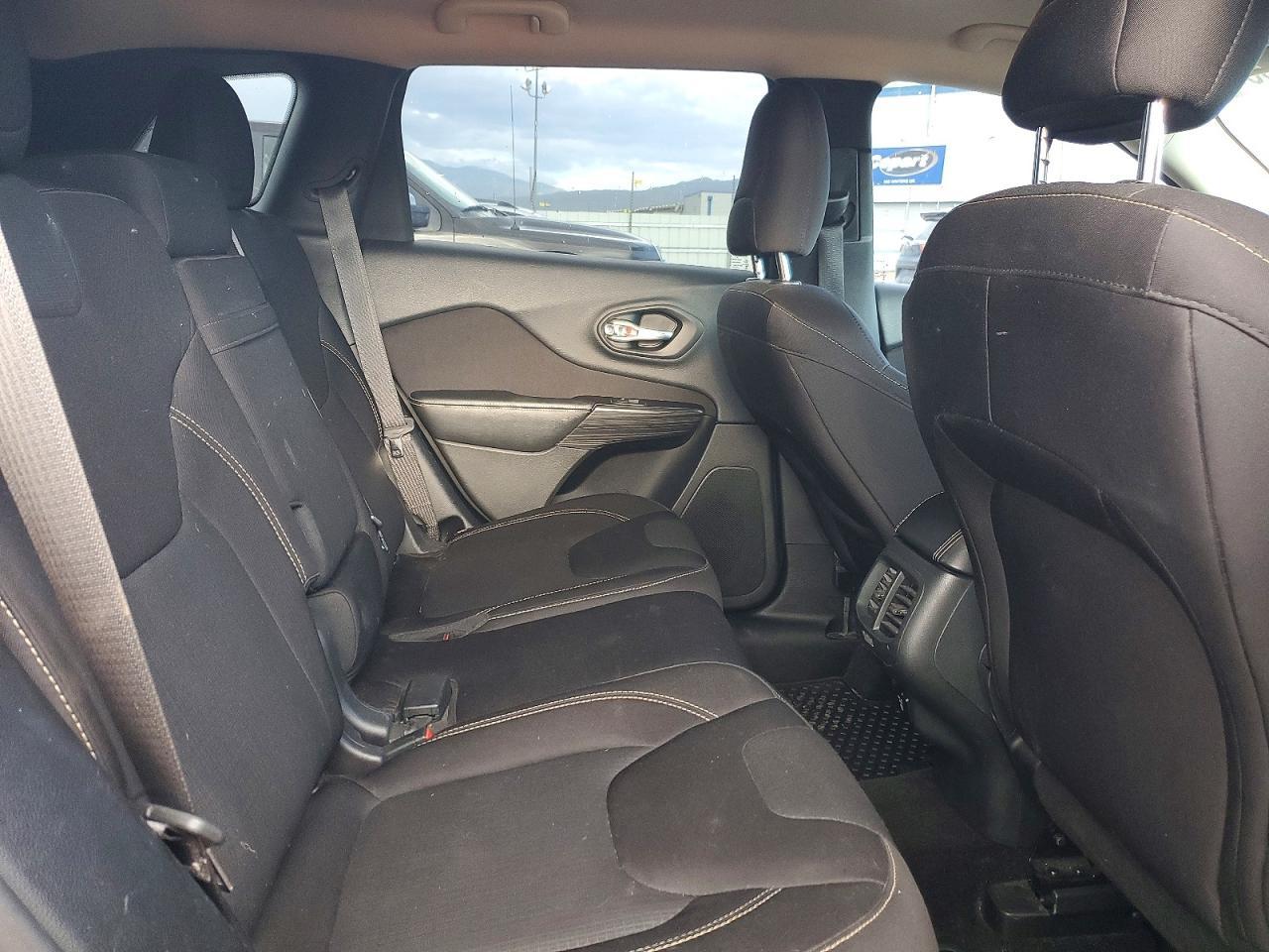 2015 Jeep Cherokee Latitude - zdjęcie 11