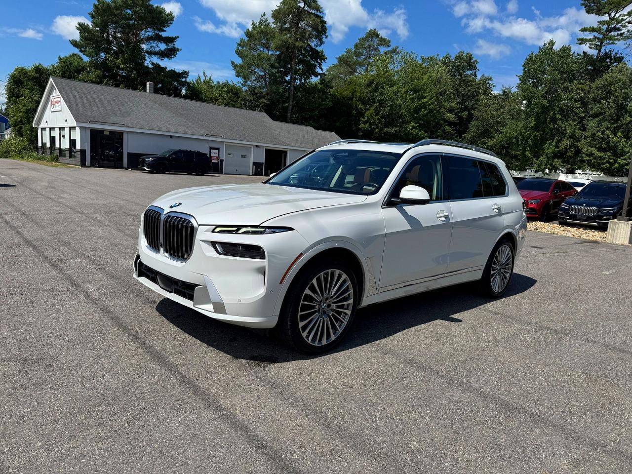 2023 BMW X7 xDrive40I - zdjęcie główne