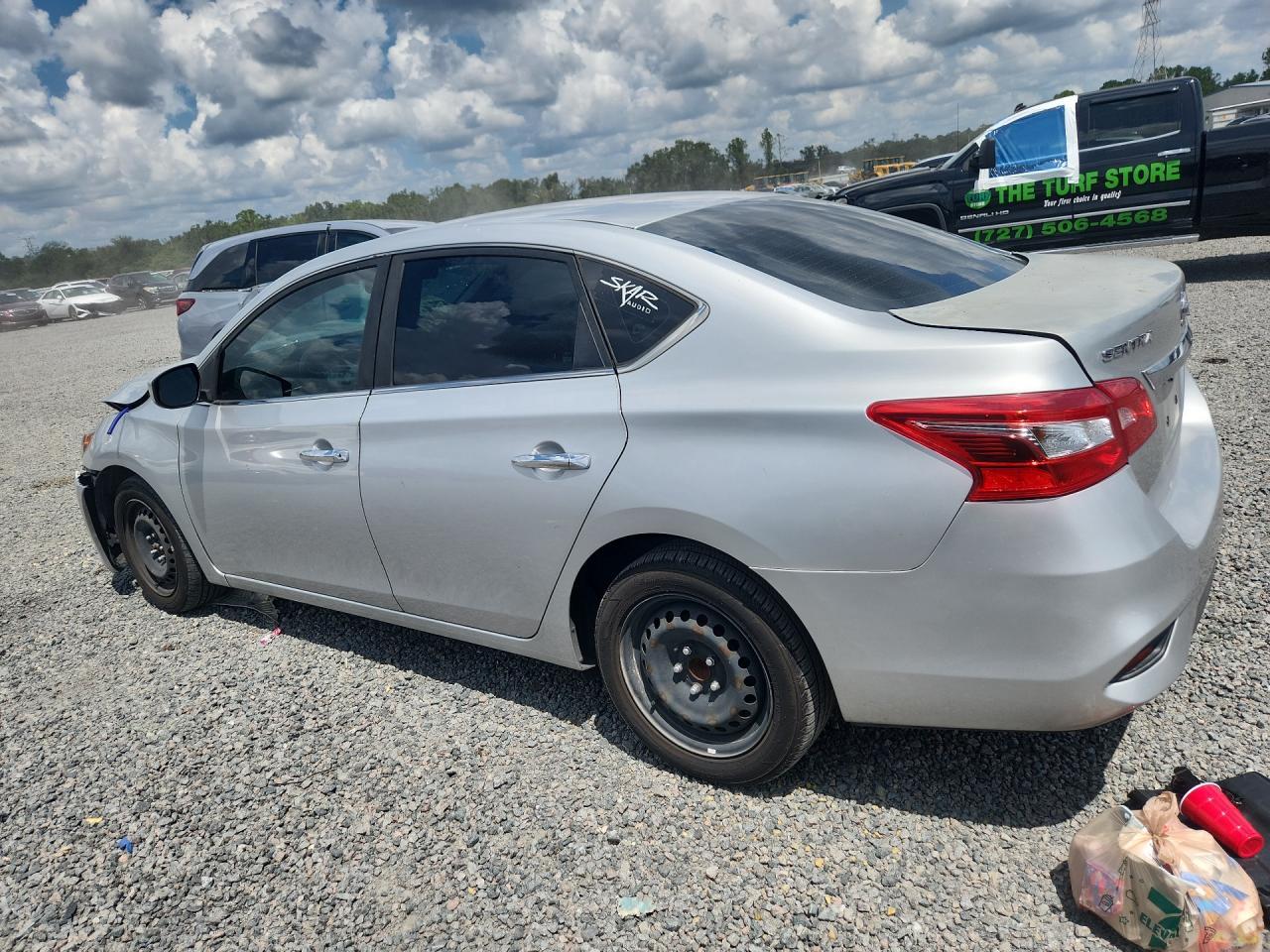 2019 Nissan Sentra S - zdjęcie 2