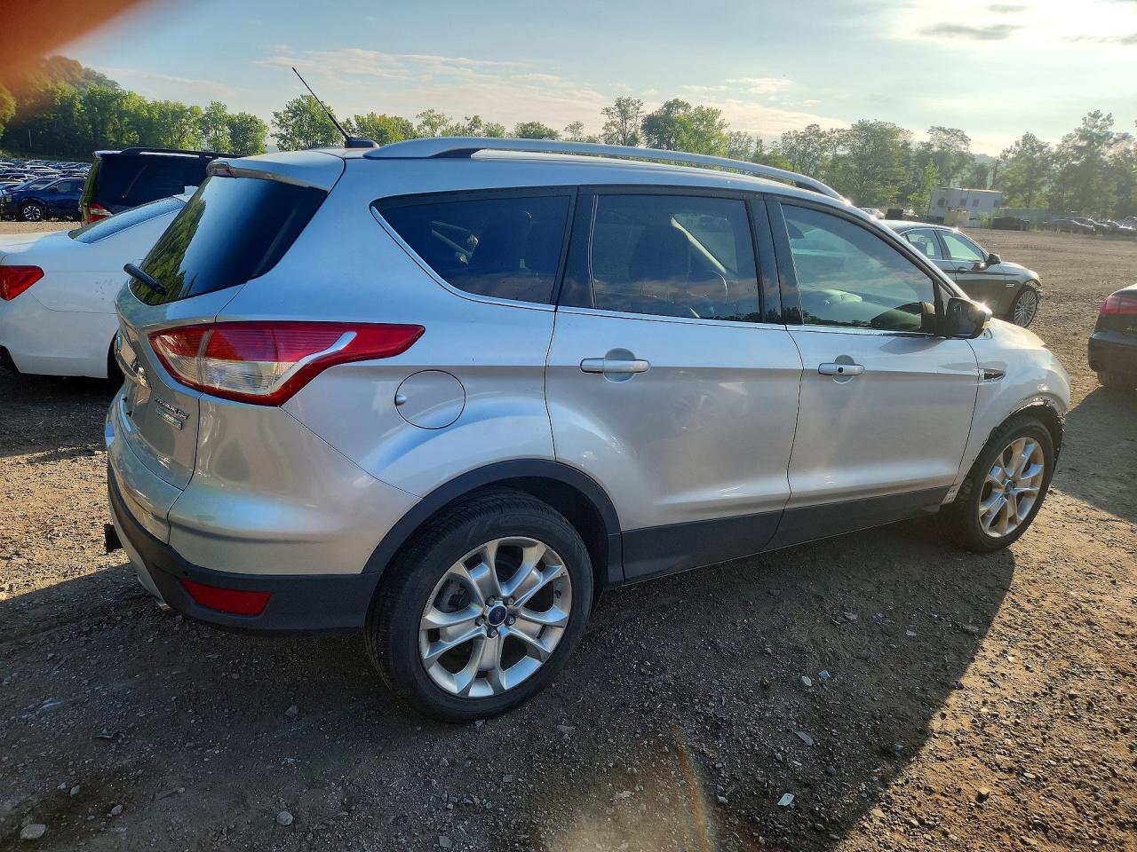 2014 Ford Escape Titanium - zdjęcie 3