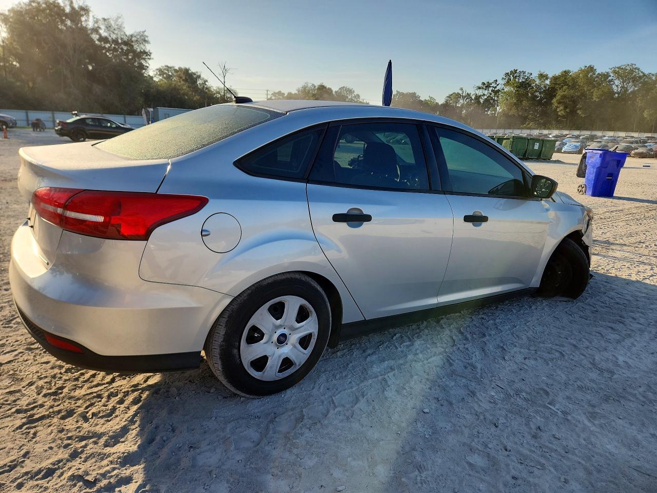 2015 Ford Focus S - zdjęcie 3