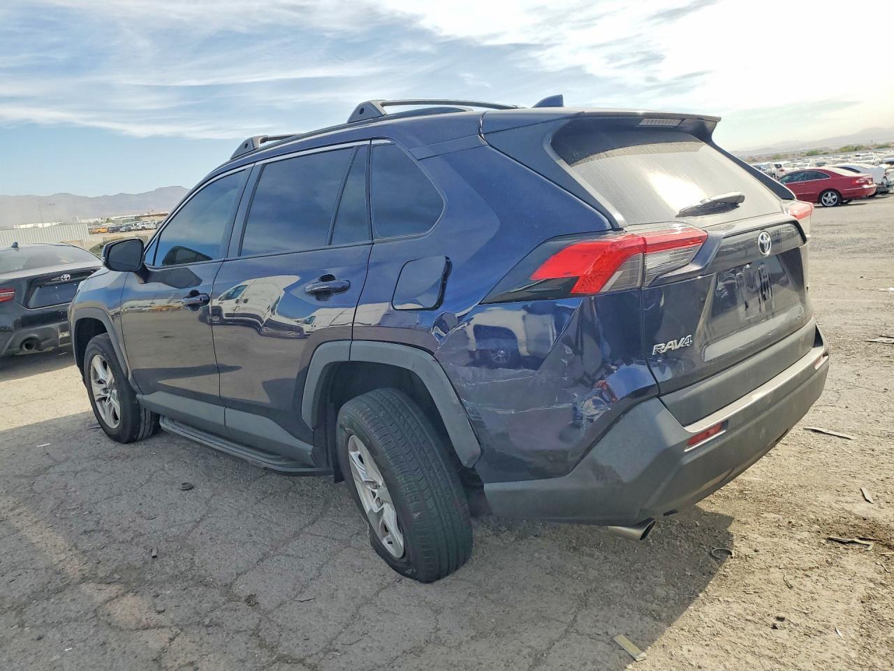 2020 Toyota Rav4 Xle - zdjęcie 2