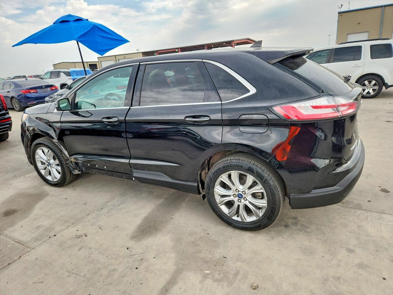 2022 Ford Edge Titanium - zdjęcie 2
