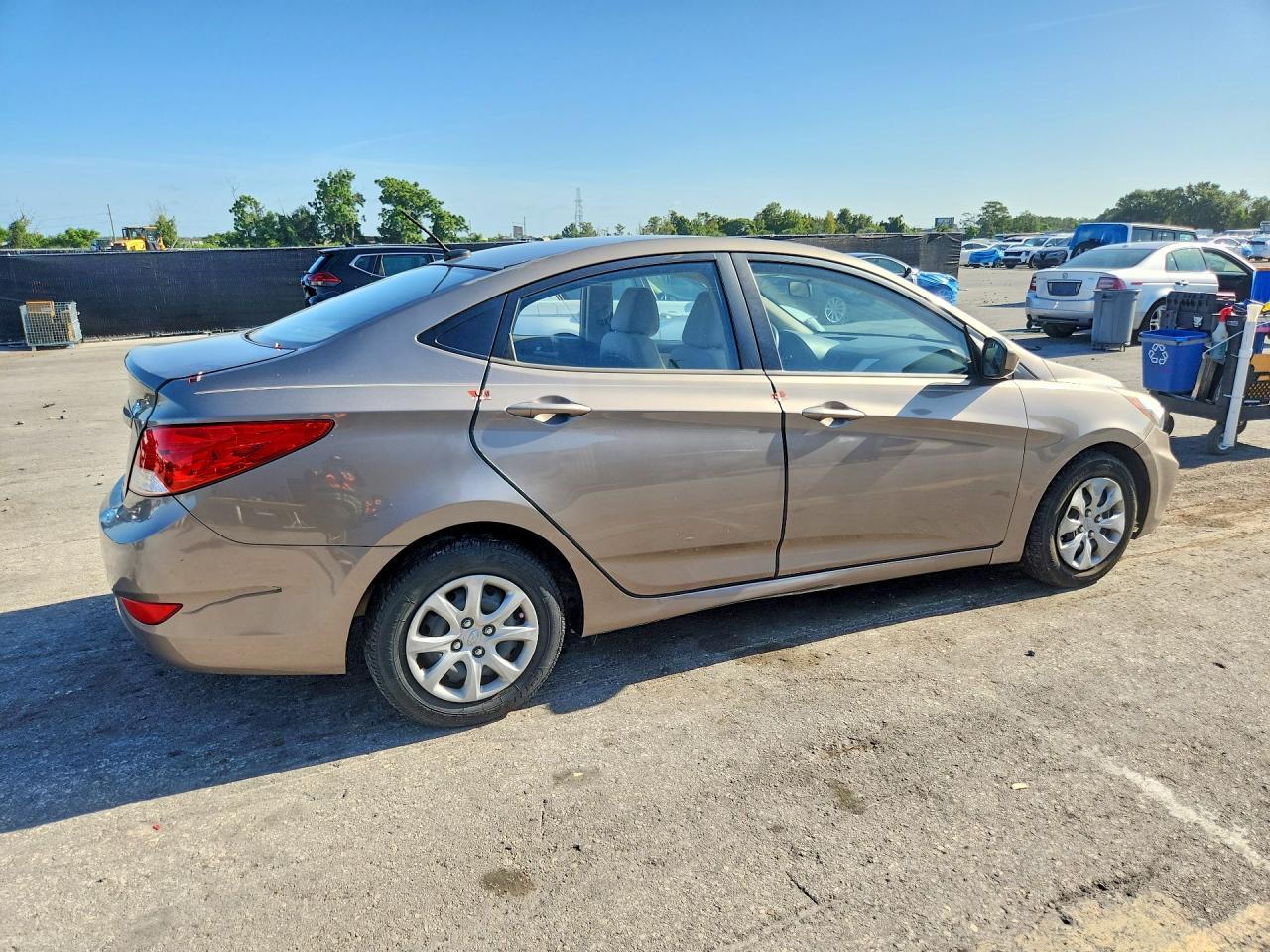 2013 Hyundai Accent Gls - zdjęcie 3