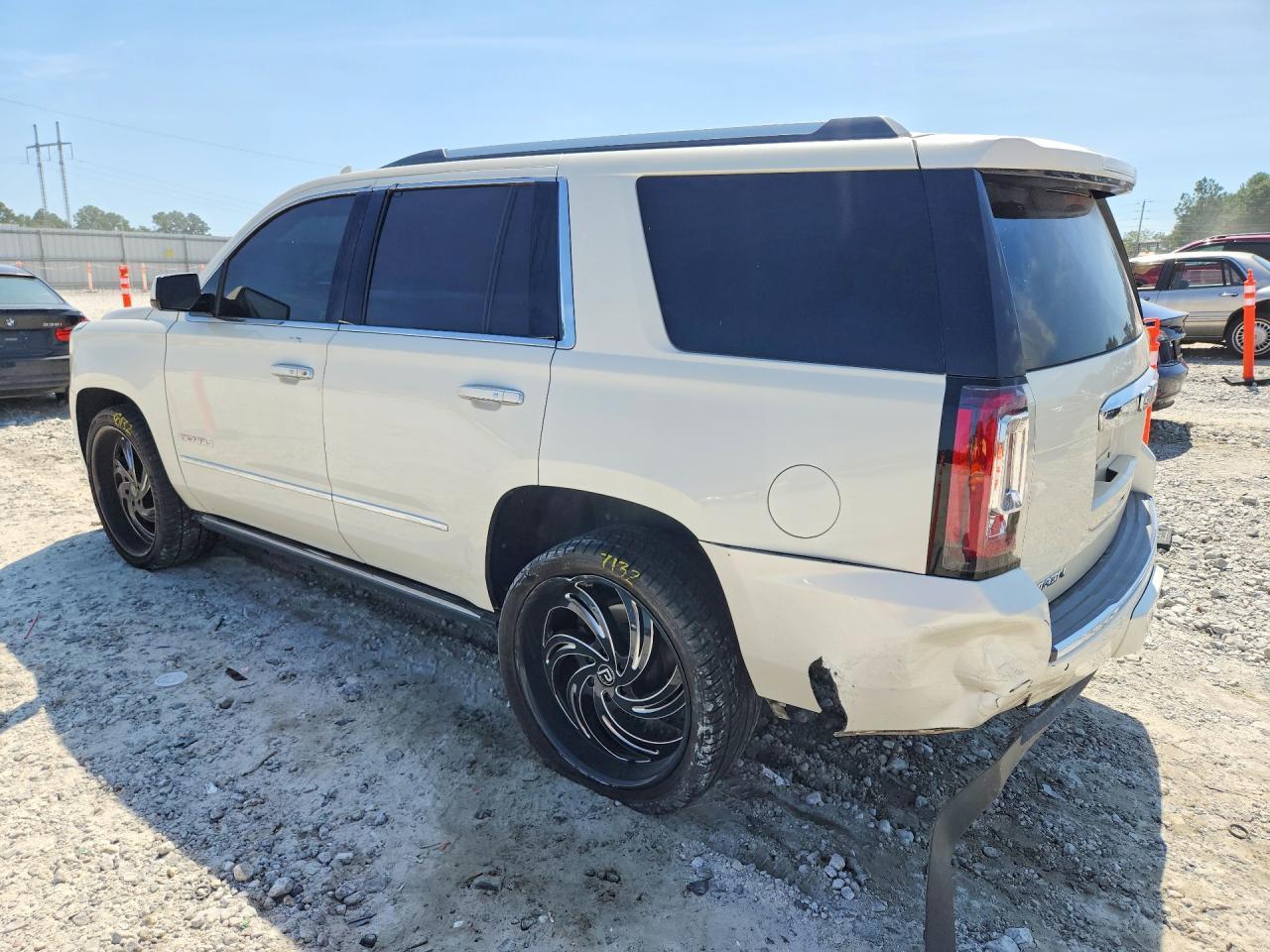 2015 GMC Yukon Denali - zdjęcie 2