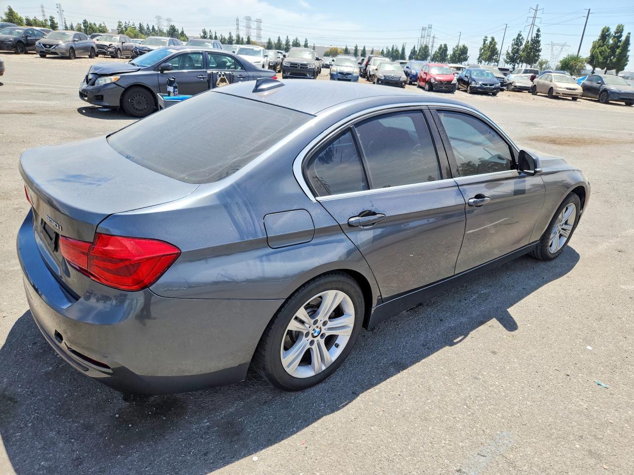 2018 BMW 330 I - zdjęcie 3