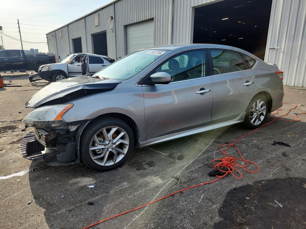 2013 Nissan Sentra S - zdjęcie główne