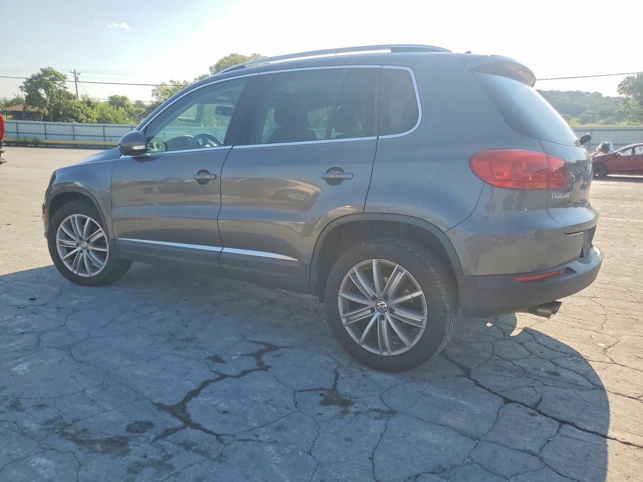2015 Volkswagen Tiguan S - zdjęcie 2
