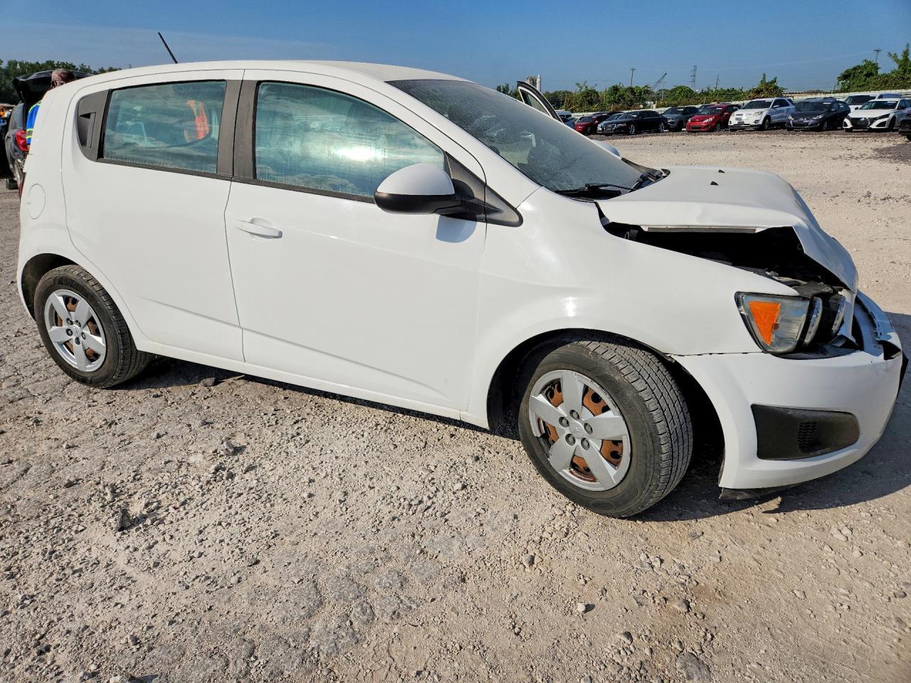 2015 Chevrolet Sonic Ls - zdjęcie 4