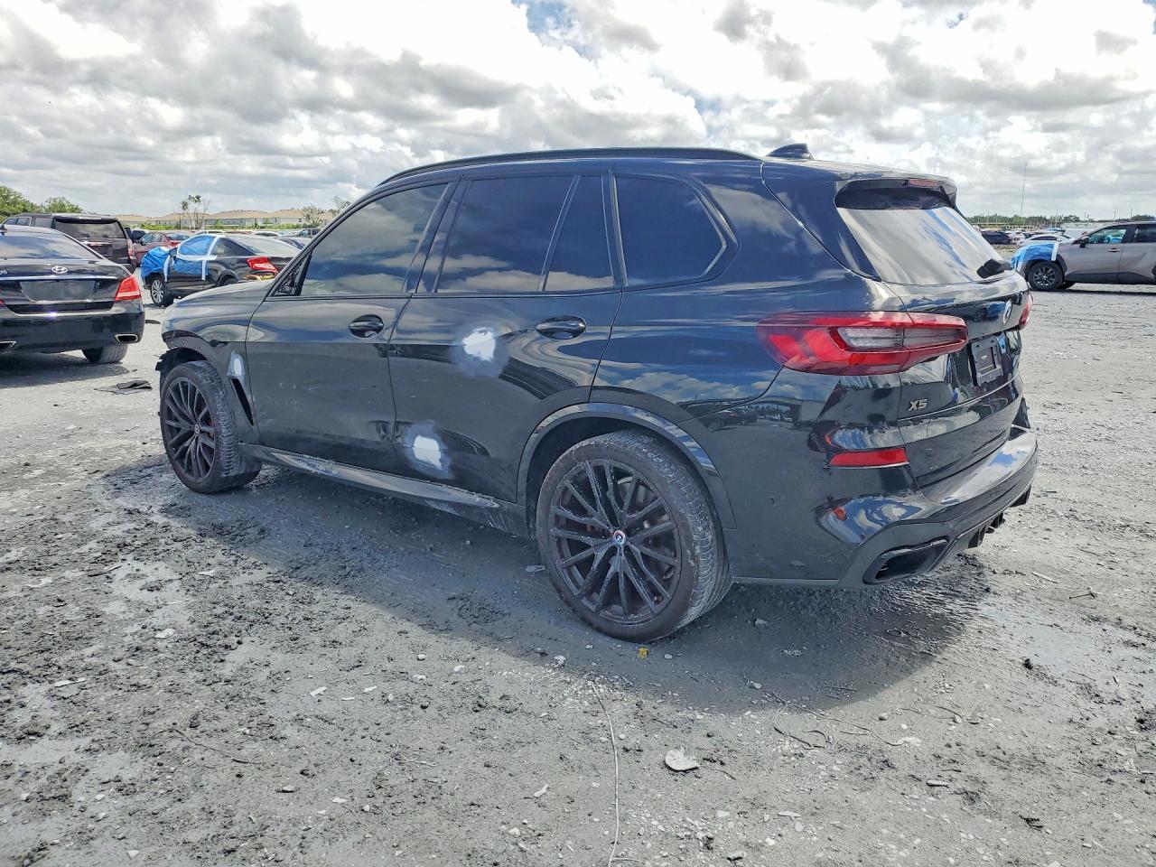 2022 BMW X5 M50I - zdjęcie 2