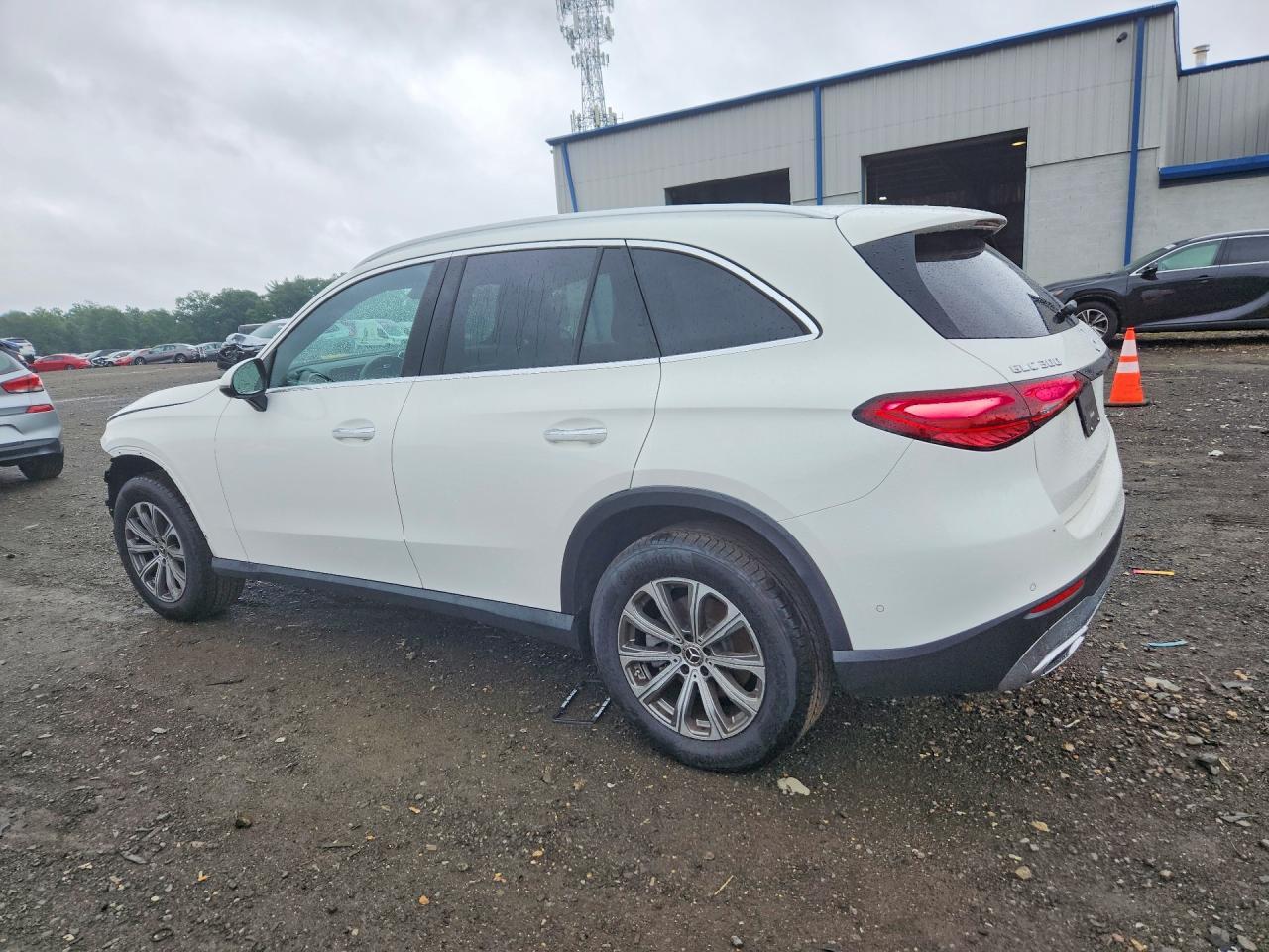 2026 Mercedes-Benz Glc 300 4Matic - zdjęcie 2